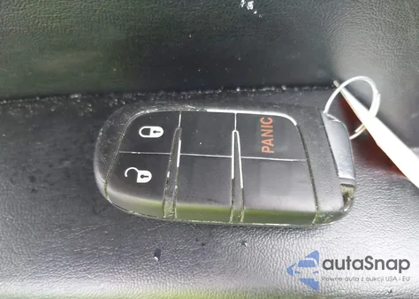 2019 Jeep Compass Latitude 4X4 z USA, uszkodzony, nr VIN 3C4NJDBB9KT714160